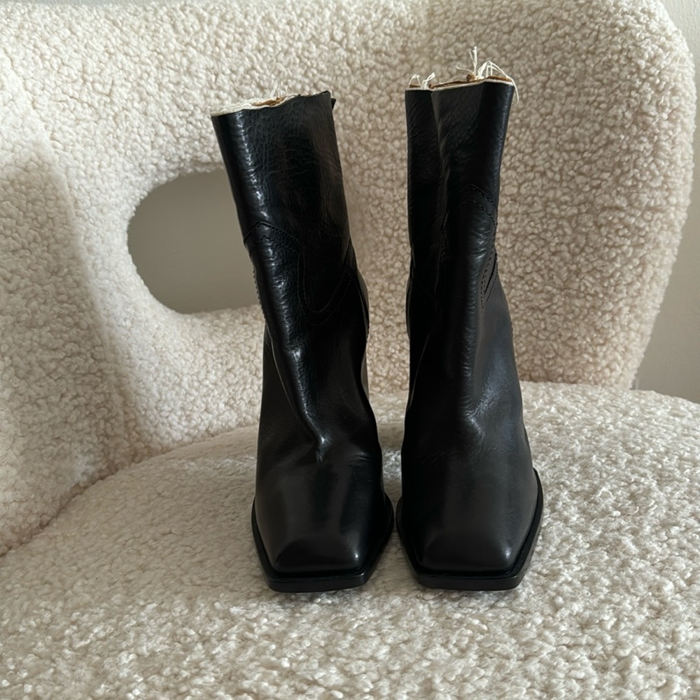 Saint Laurent Jodie Leather Boots in Black Size 7